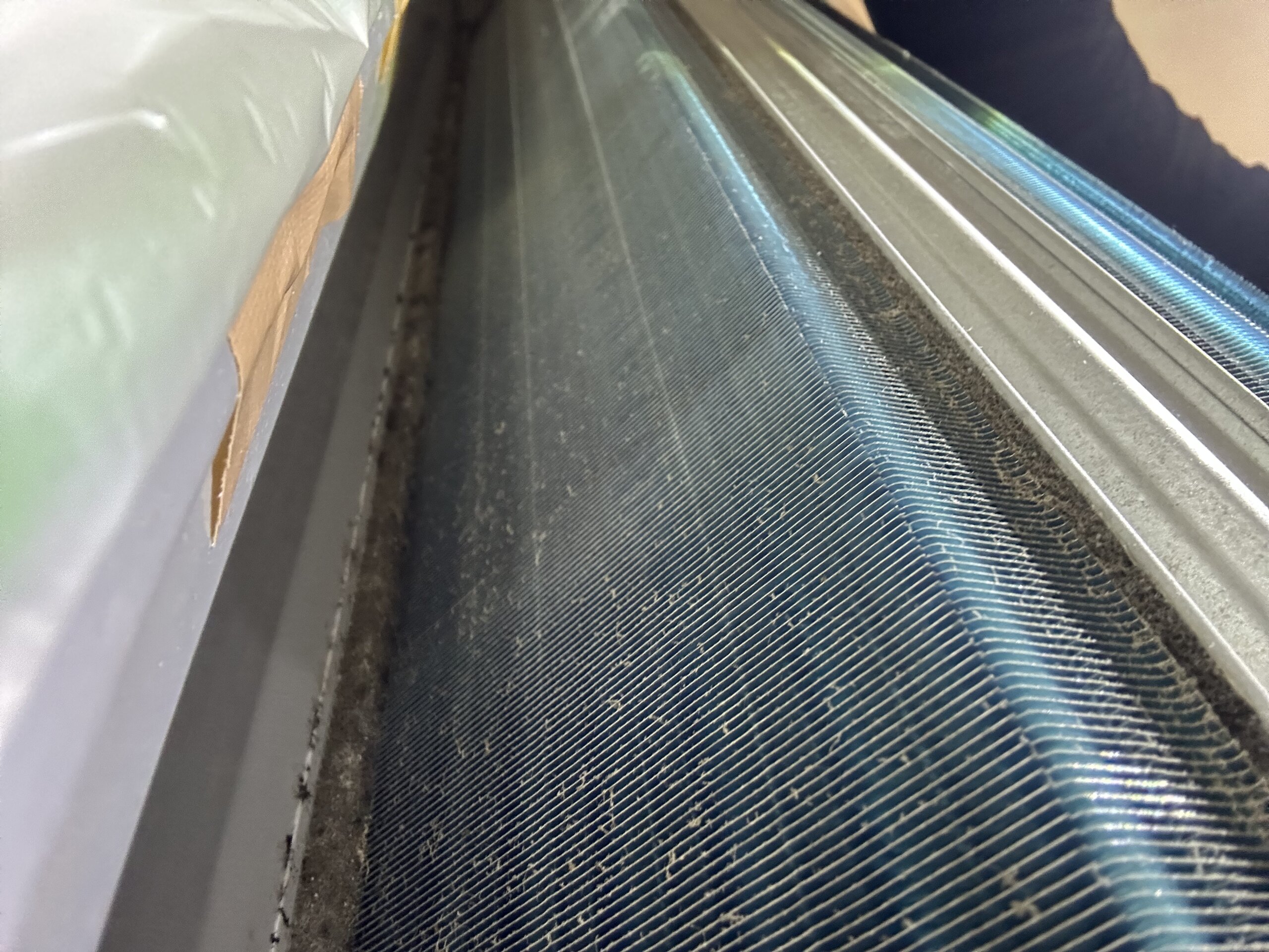 アルミフィンの裏側の汚れ