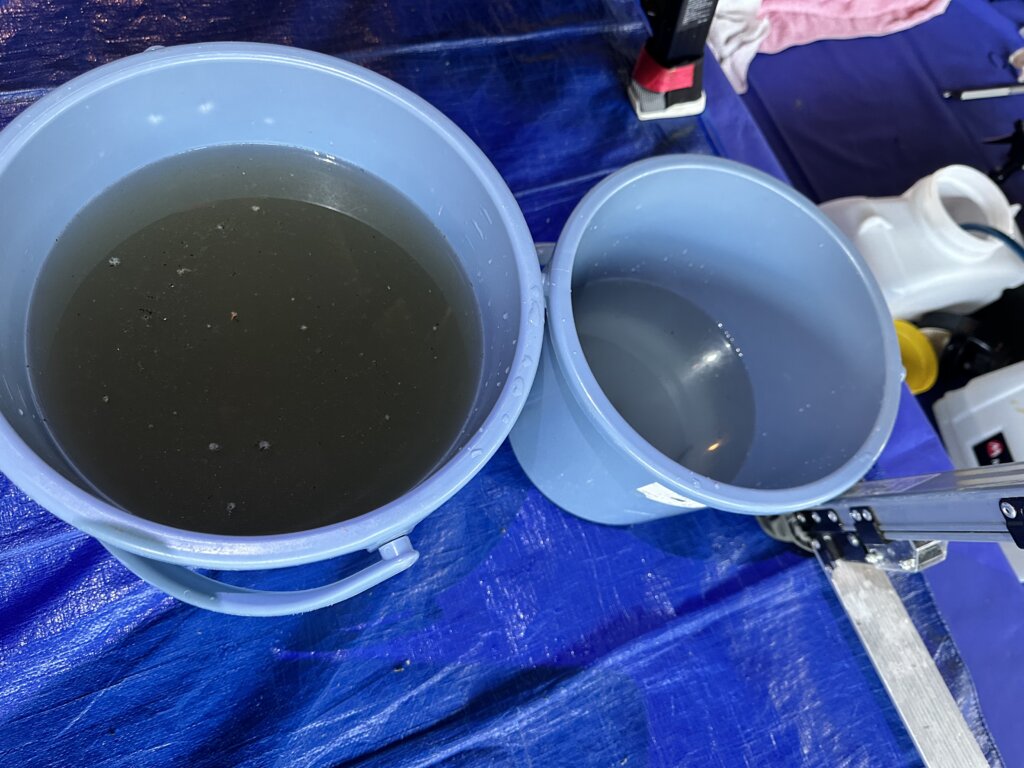 洗浄で出た汚れた水