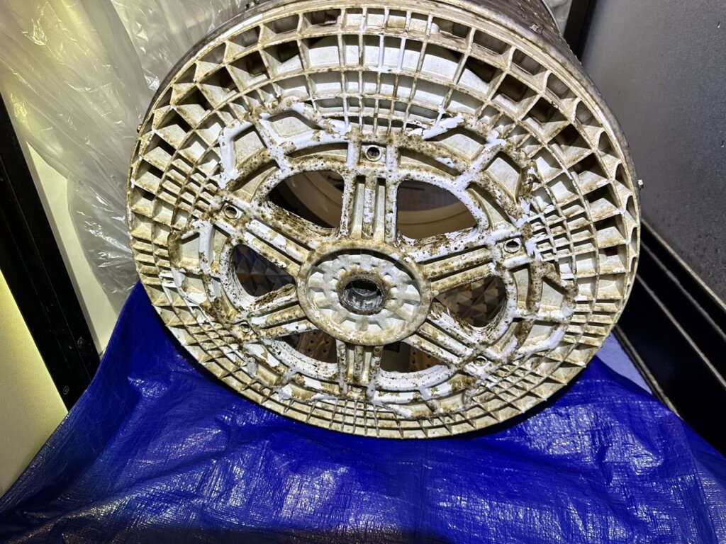 洗濯槽裏側に付着した汚れ