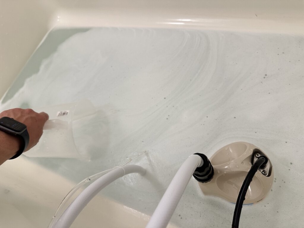 ポンプを使用した追い焚き配管の循環洗浄作業