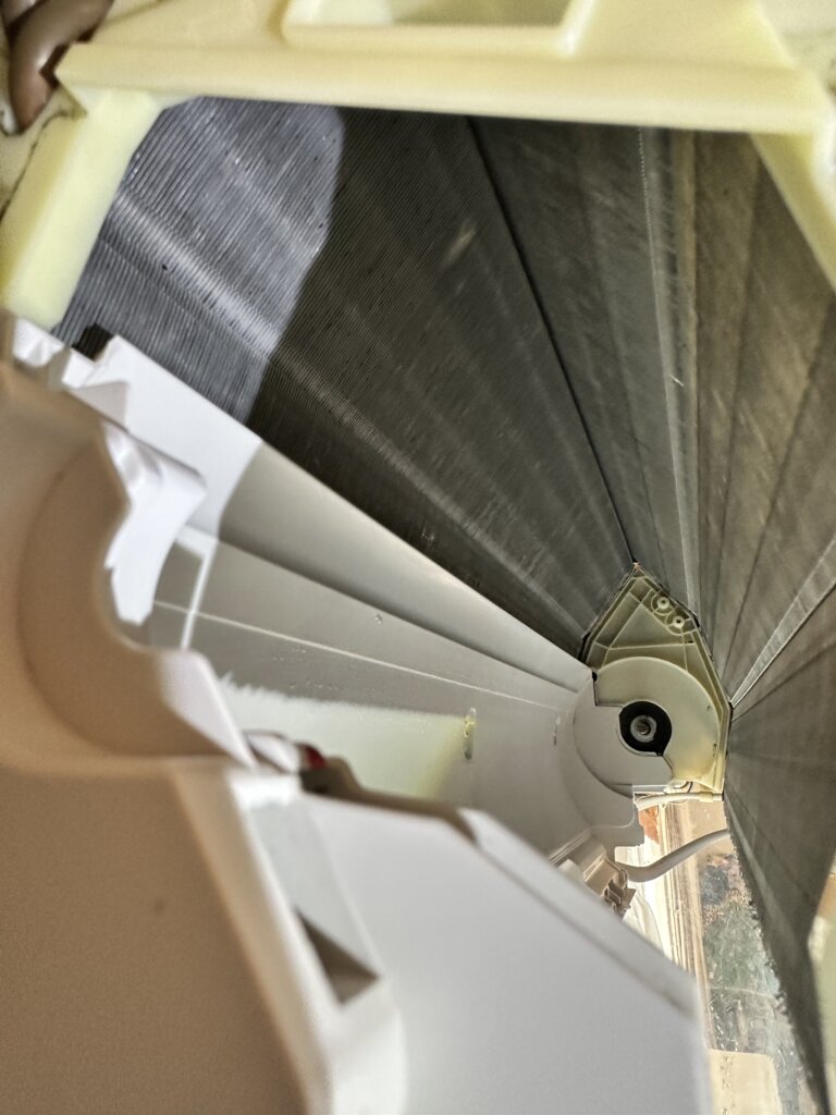 熱交換器裏側洗浄後綺麗になった状態